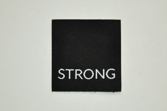 Lifestyle-Label zum Aufnähen - Strong, schwarz - 50 x 50mm, schönes zum Aufpeppen, Statemant-Etiketten